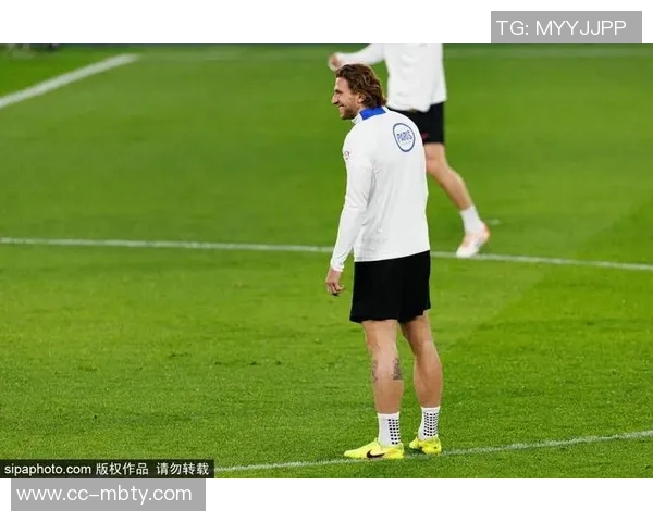 坎波斯荣获最佳足球管理者奖坚定信心带领巴黎迈向新征程